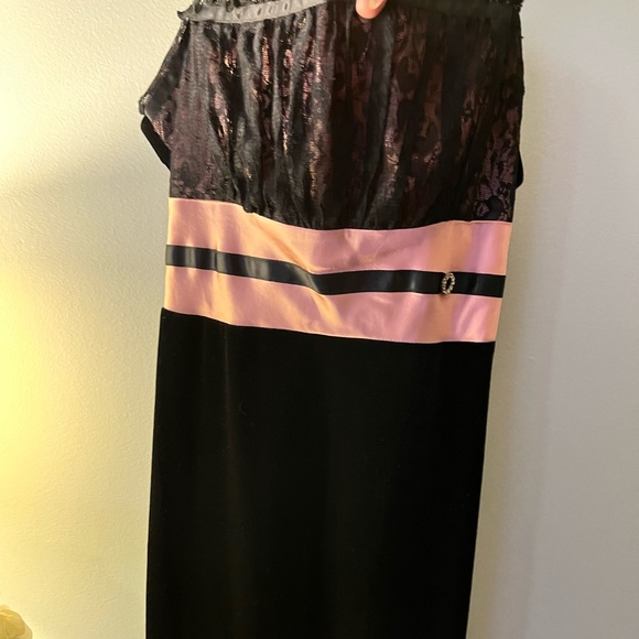 Little black velvet  dress with pink and and rhinestones embellishment - Picture 2 of 3